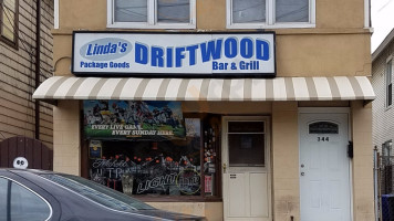 Linda's Driftwood And Grill