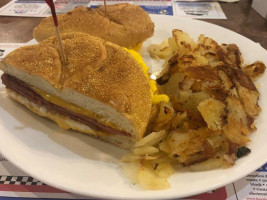 Chris’ Corner Diner