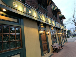 Davey's Irish Pub