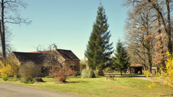 Auberge d'Imbes restaurant and guestroom